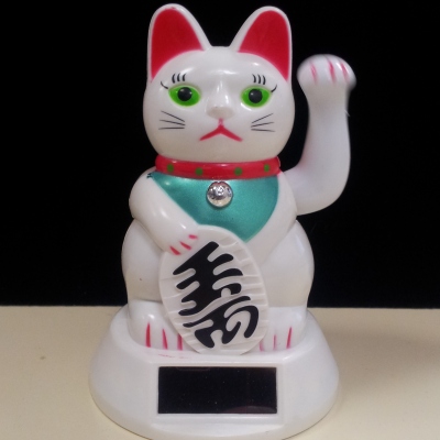 Maneki Neko debout